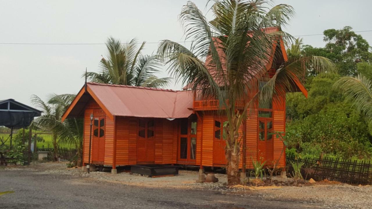 Kurau Inn Farmstay Kuala Kurau Экстерьер фото